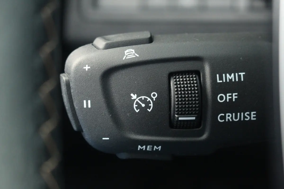 1.2 GT | Pano | Memory | 360 CAM | Adaptive Cruise & Drive Assist | Stoelverw. | Navi | Carplay | | Pano | Memory | 360 CAM | Adaptive Cruise & Drive Assist | Stoelverw. | Navi | Carplay |