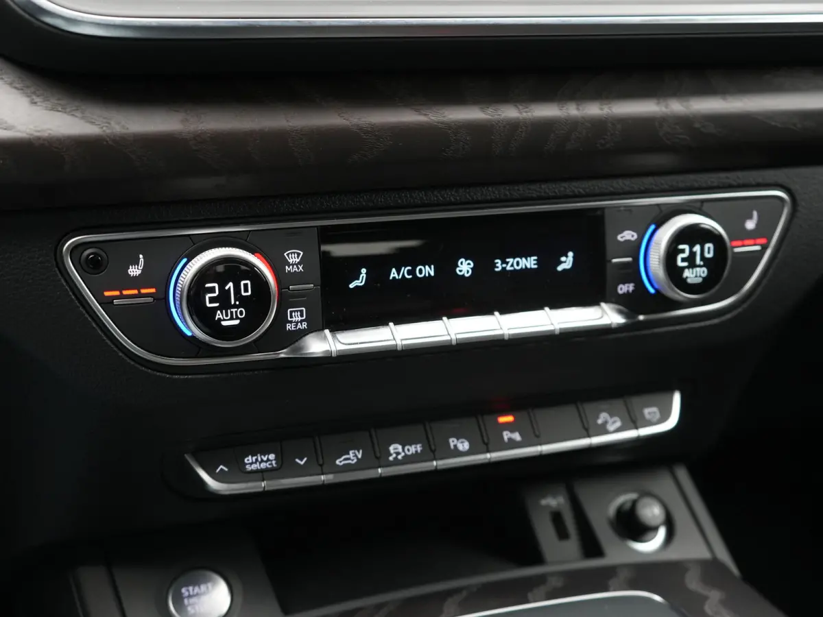 50 TFSI e Pro Line PHEV 300pk Dealer O.H. | Trekhaak Af Fabriek | Head Up | 360 Camera | BLACK PACK| Voorstoelen Verwarmd | Blis | 20"L.M | Virtual Cockpit | Cruise Control | Navigatie | DAB