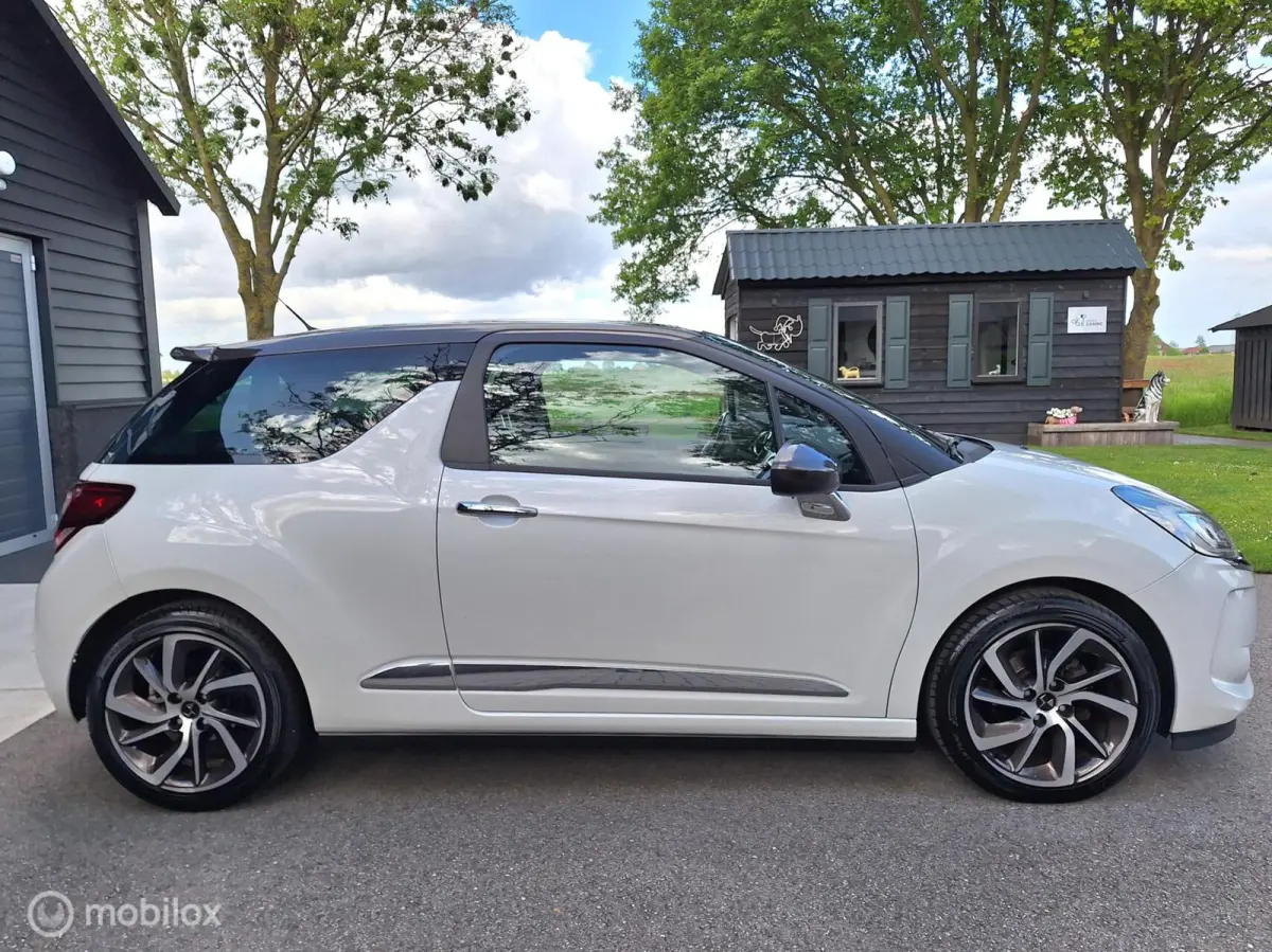 1.2 PureTech Sport Chic Two-Tone, Super de luxe met extra vermogen !