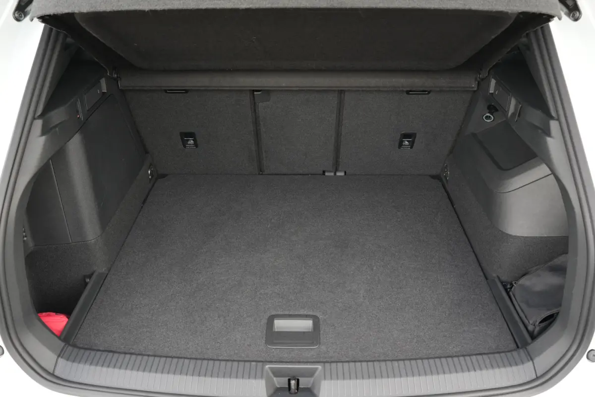 1.5 eHybrid 272pk R-Line Edition | Panoramadak | Trekhaak | Leder | 20" | Stoelverwarming & Ventilatie