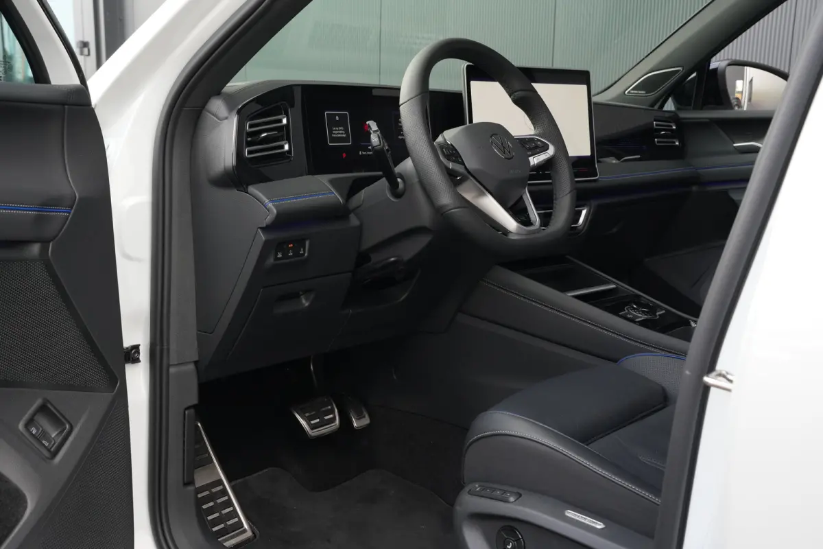 1.5 eHybrid 272pk R-Line Edition | Panoramadak | Trekhaak | Leder | 20" | Stoelverwarming & Ventilatie
