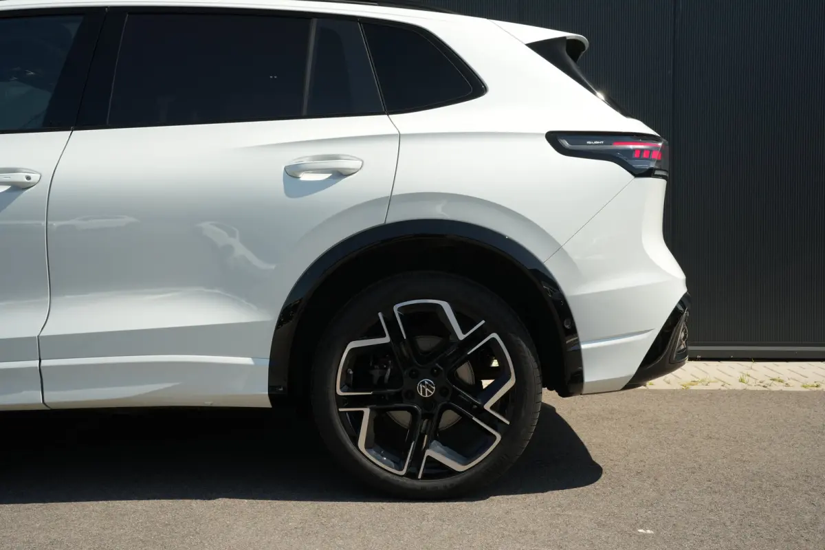 1.5 eHybrid 272pk R-Line Edition | Panoramadak | Trekhaak | Leder | 20" | Stoelverwarming & Ventilatie