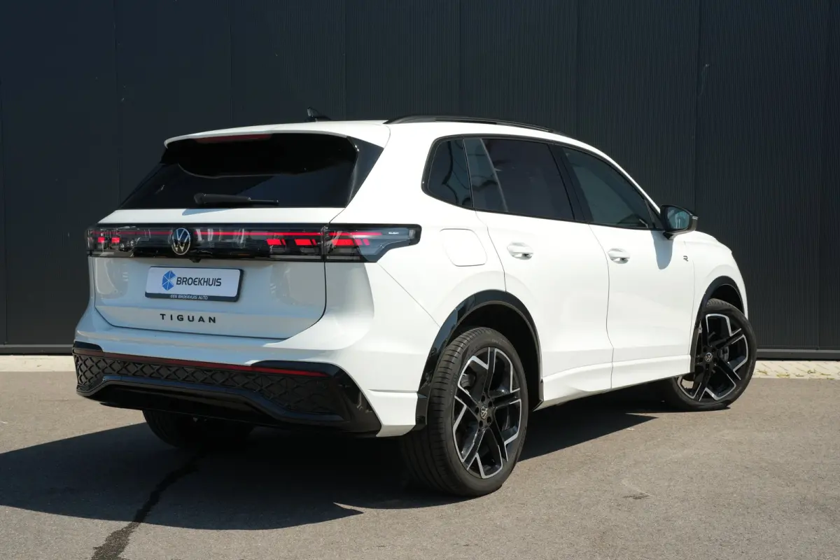 1.5 eHybrid 272pk R-Line Edition | Panoramadak | Trekhaak | Leder | 20" | Stoelverwarming & Ventilatie
