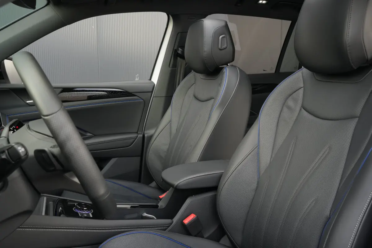 1.5 eHybrid 272pk R-Line Edition | Panoramadak | Trekhaak | Leder | 20" | Stoelverwarming & Ventilatie