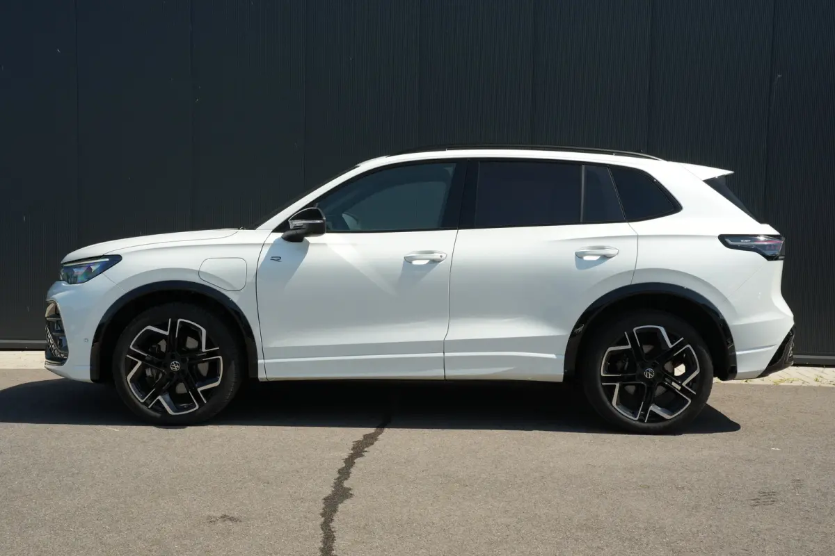 1.5 eHybrid 272pk R-Line Edition | Panoramadak | Trekhaak | Leder | 20" | Stoelverwarming & Ventilatie