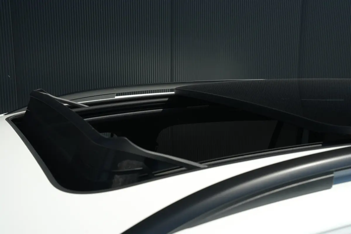 1.5 eHybrid 272pk R-Line Edition | Panoramadak | Trekhaak | Leder | 20" | Stoelverwarming & Ventilatie
