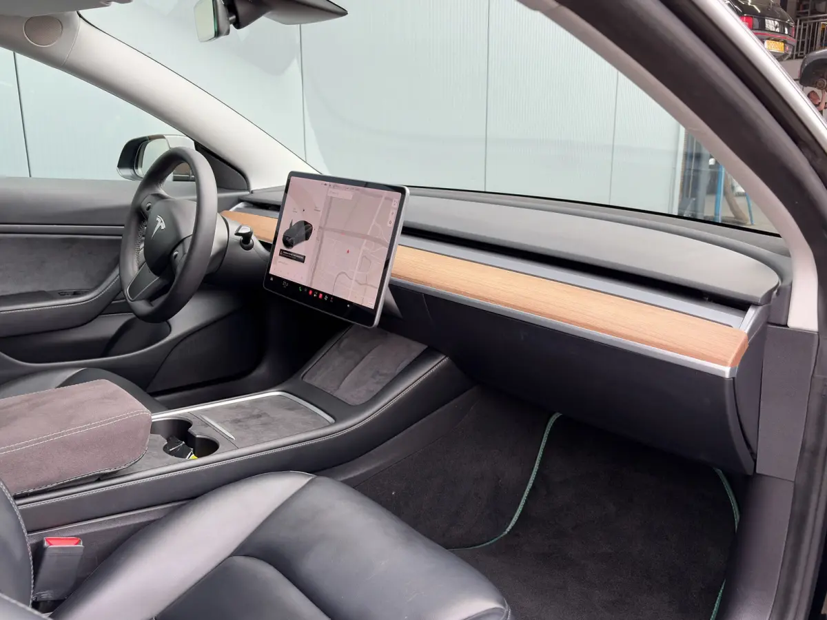 Long Range AWD 75kWh 351pk | Camera | Leder | Panoramadak | LED | Cruisecontrol adaptief | Elec. bed. stoelen | Metallic lak | Stoelverwarming | Navigatie