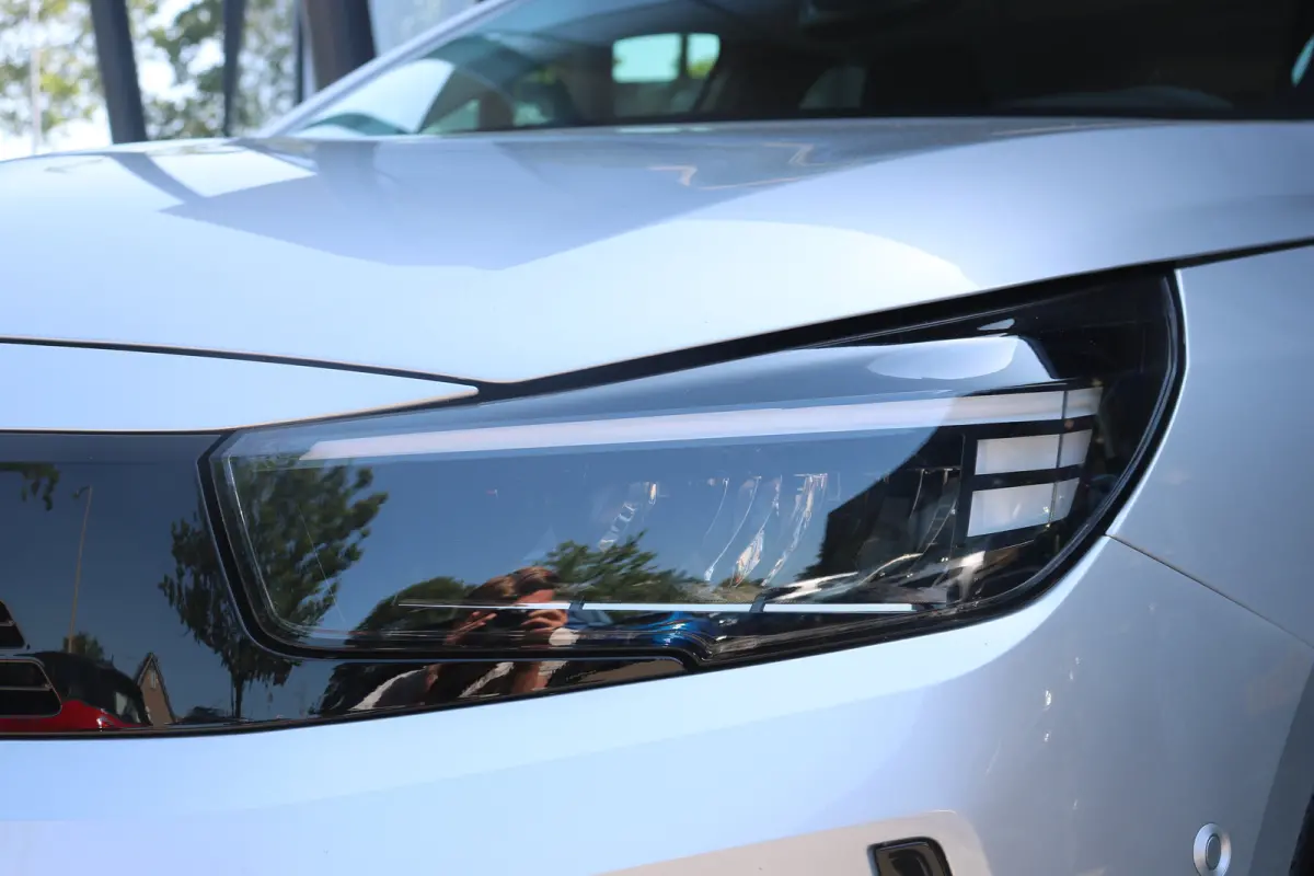 1.2 Turbo Hybrid Edition Voorstoelen & Stuur verwarmd | Cruise | Dodehoek | Apple Carplay/Android | LED |