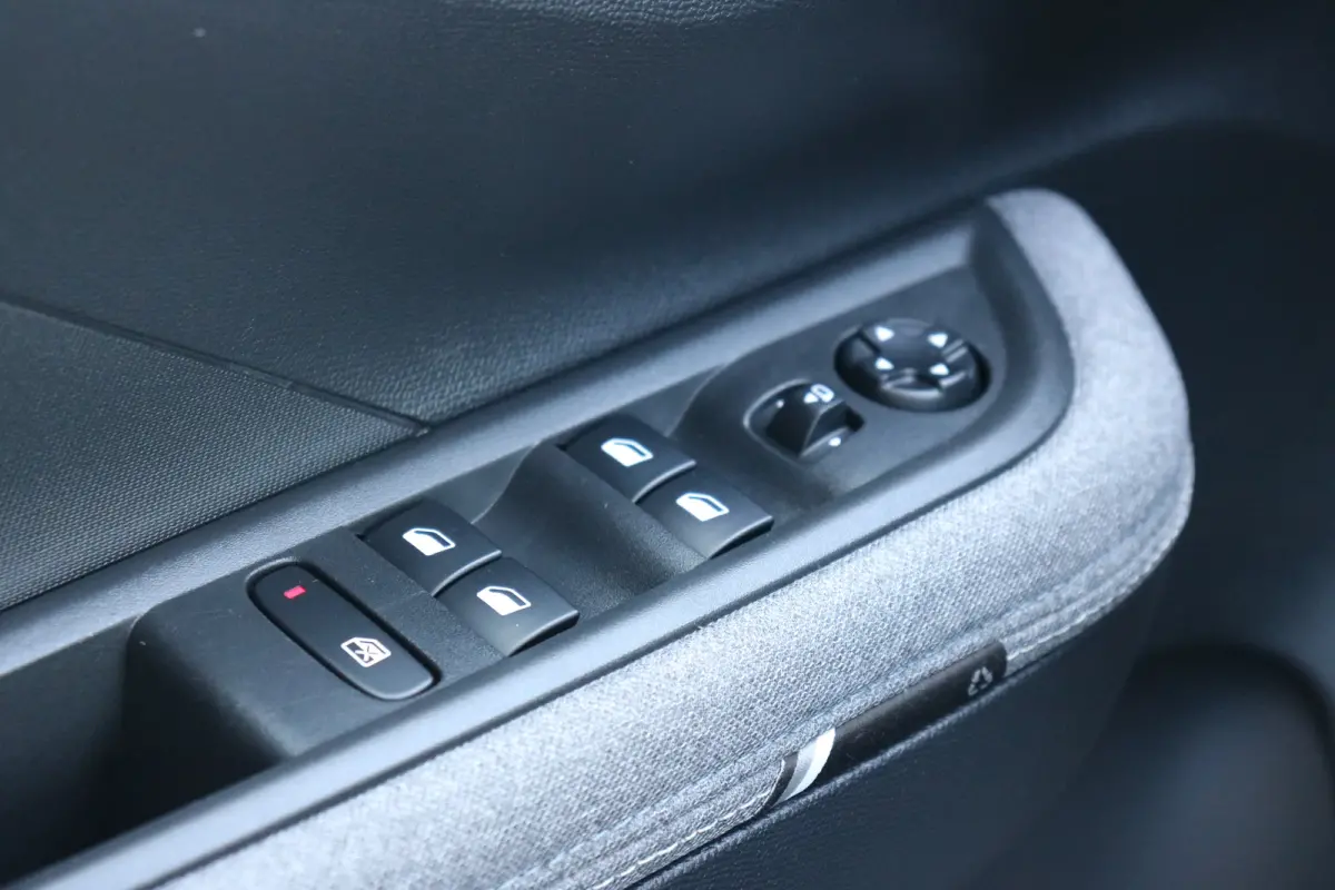 GS 44 kWh | Navi | Camera | DAB | Dodehoek | Climate | LMV 17 " | Apple Carplay/Android |