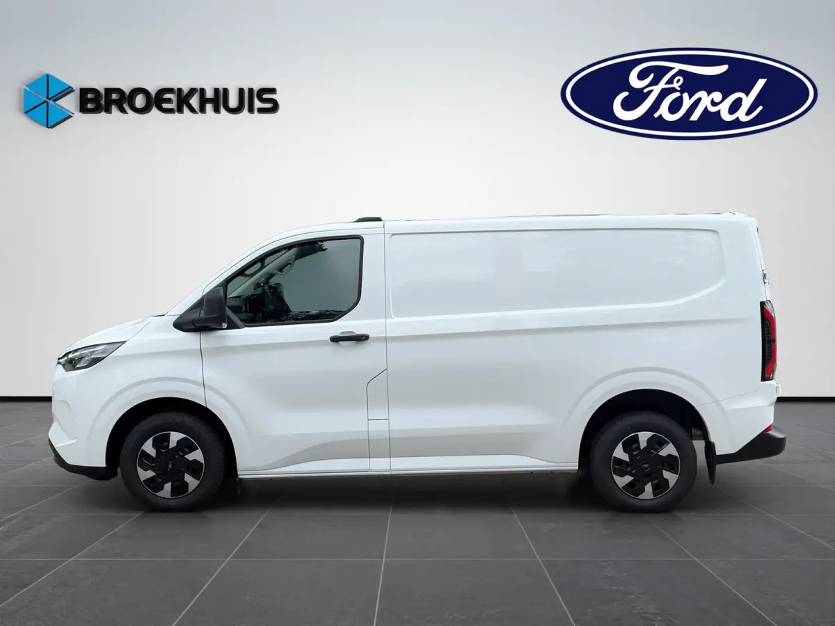 320 L1H1 136pk Trend 71 kWh | Nieuw! | WLTP range 370km | Ford Protect 2+3 jaar | Laadruimte afwerking |