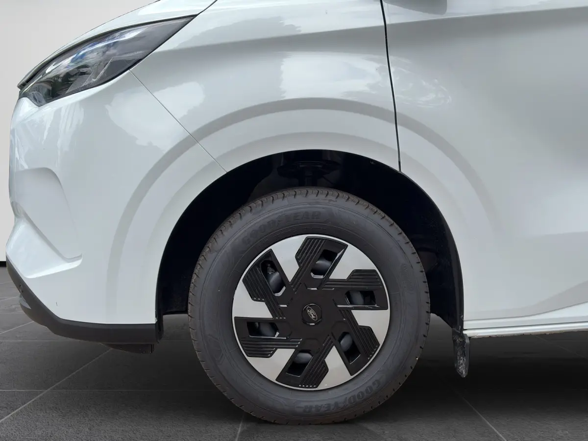 320 L1H1 136pk Trend 71 kWh | Nieuw! | WLTP range 370km | Ford Protect 2+3 jaar | Laadruimte afwerking |