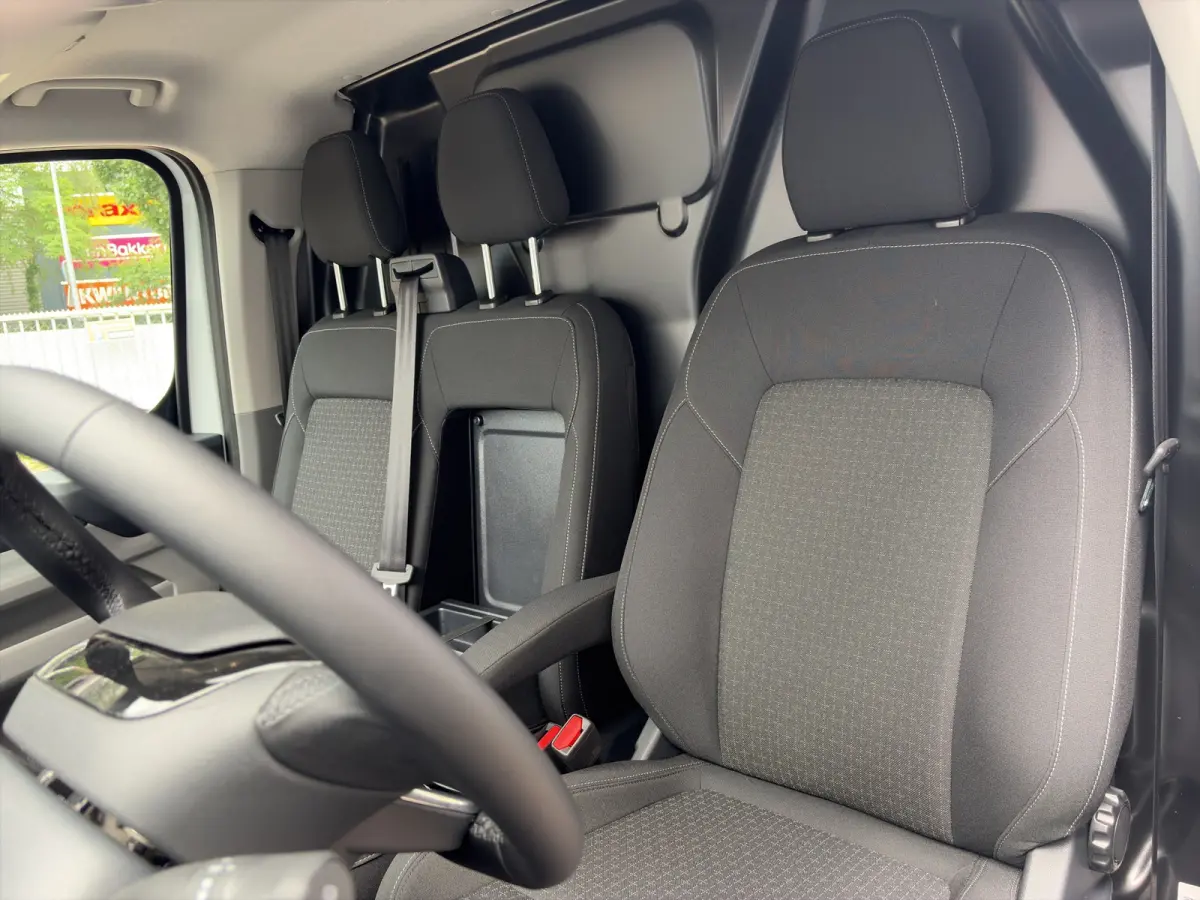 320 L1H1 136pk Trend 71 kWh | Nieuw! | WLTP range 370km | Ford Protect 2+3 jaar | Laadruimte afwerking |