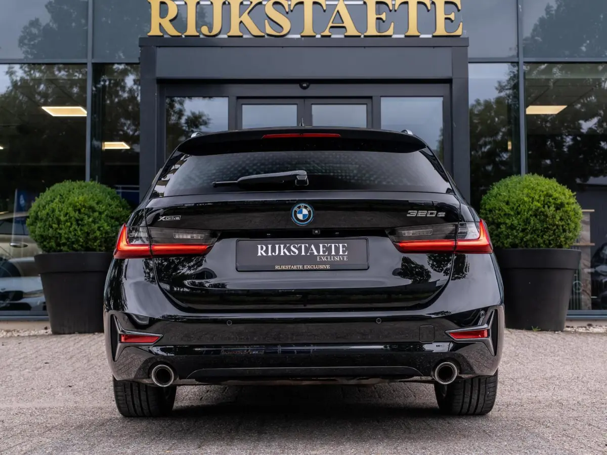 320e xDrive|PANO|SFEER|CAMERA|ACC|17''