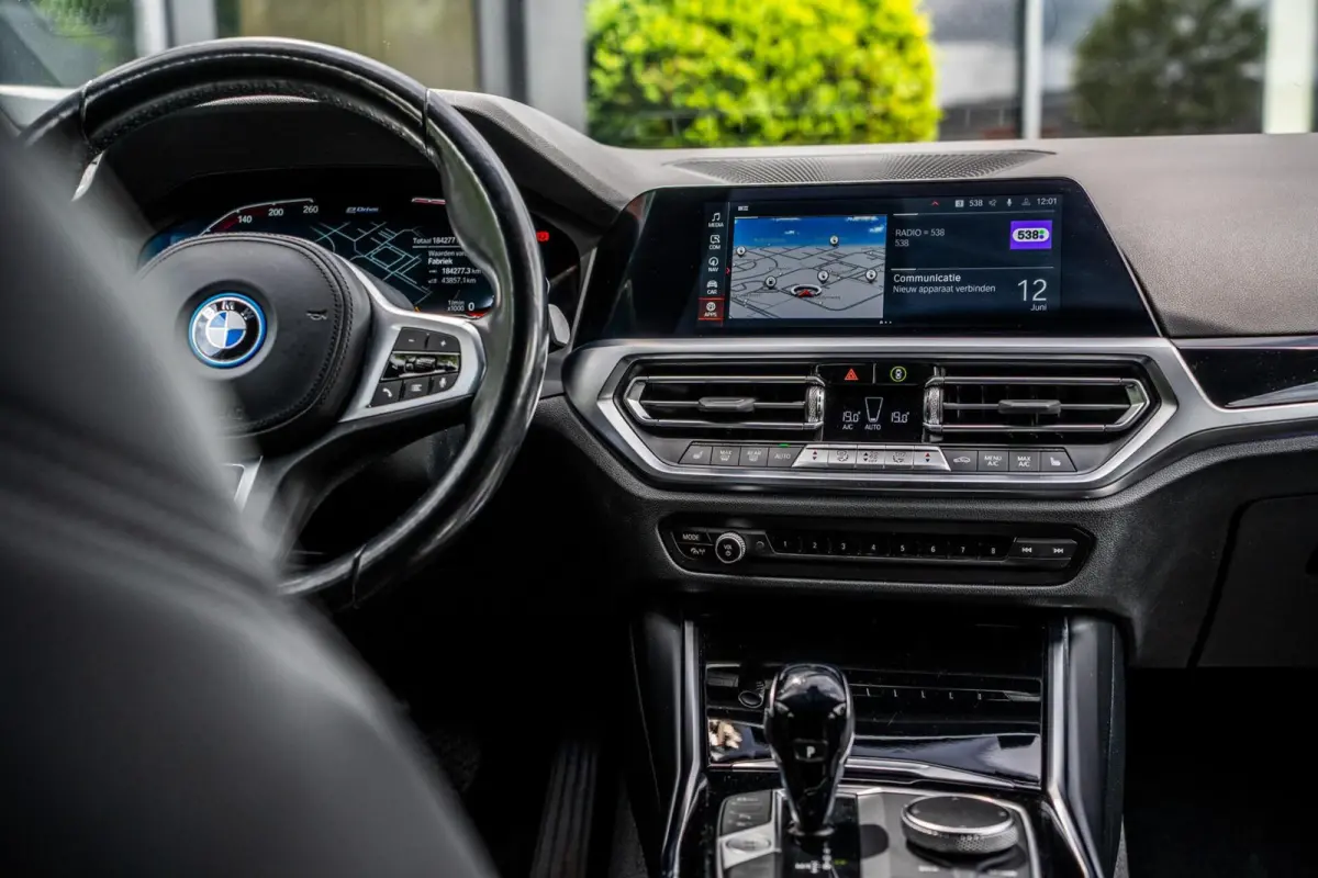 320e xDrive|PANO|SFEER|CAMERA|ACC|17''
