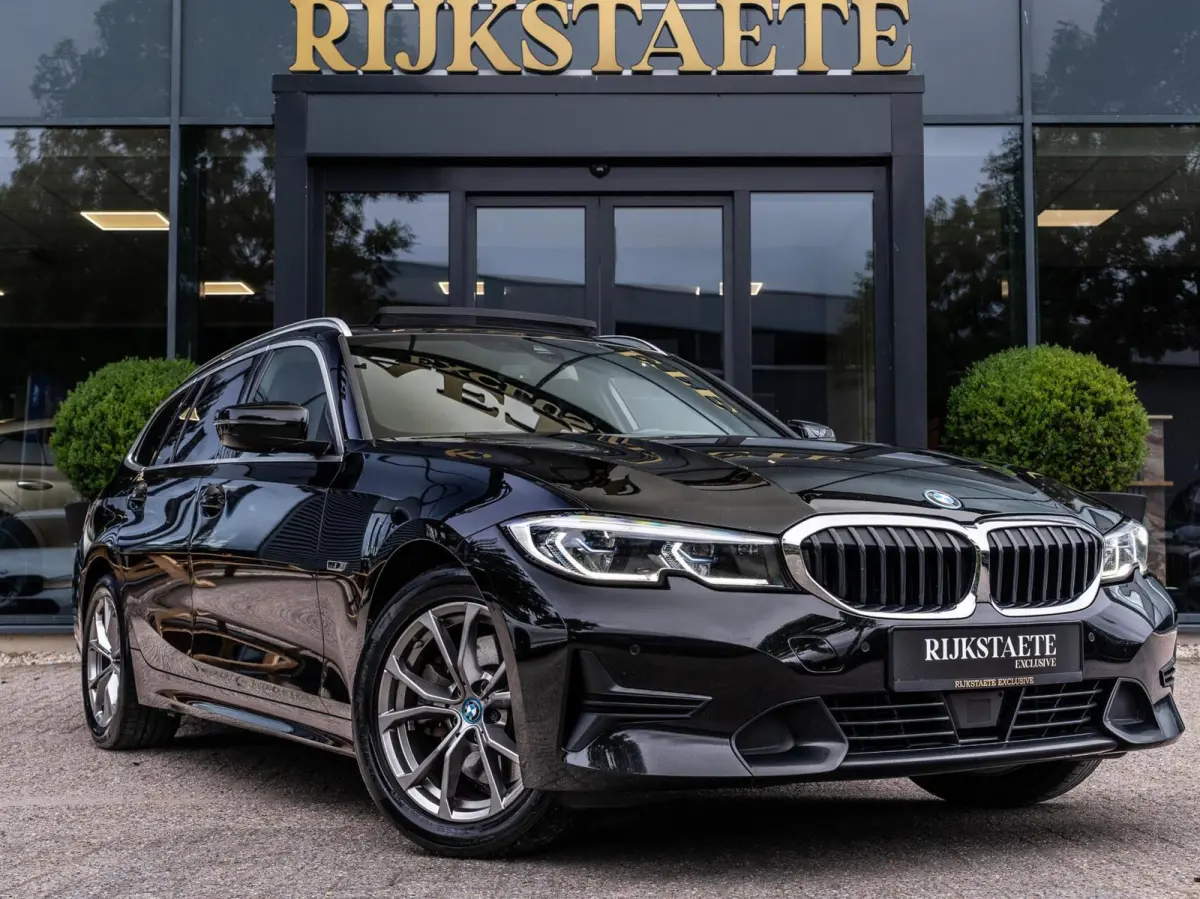 320e xDrive|PANO|SFEER|CAMERA|ACC|17''