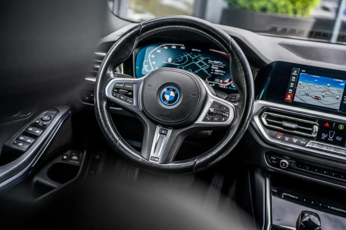 320e xDrive|PANO|SFEER|CAMERA|ACC|17''