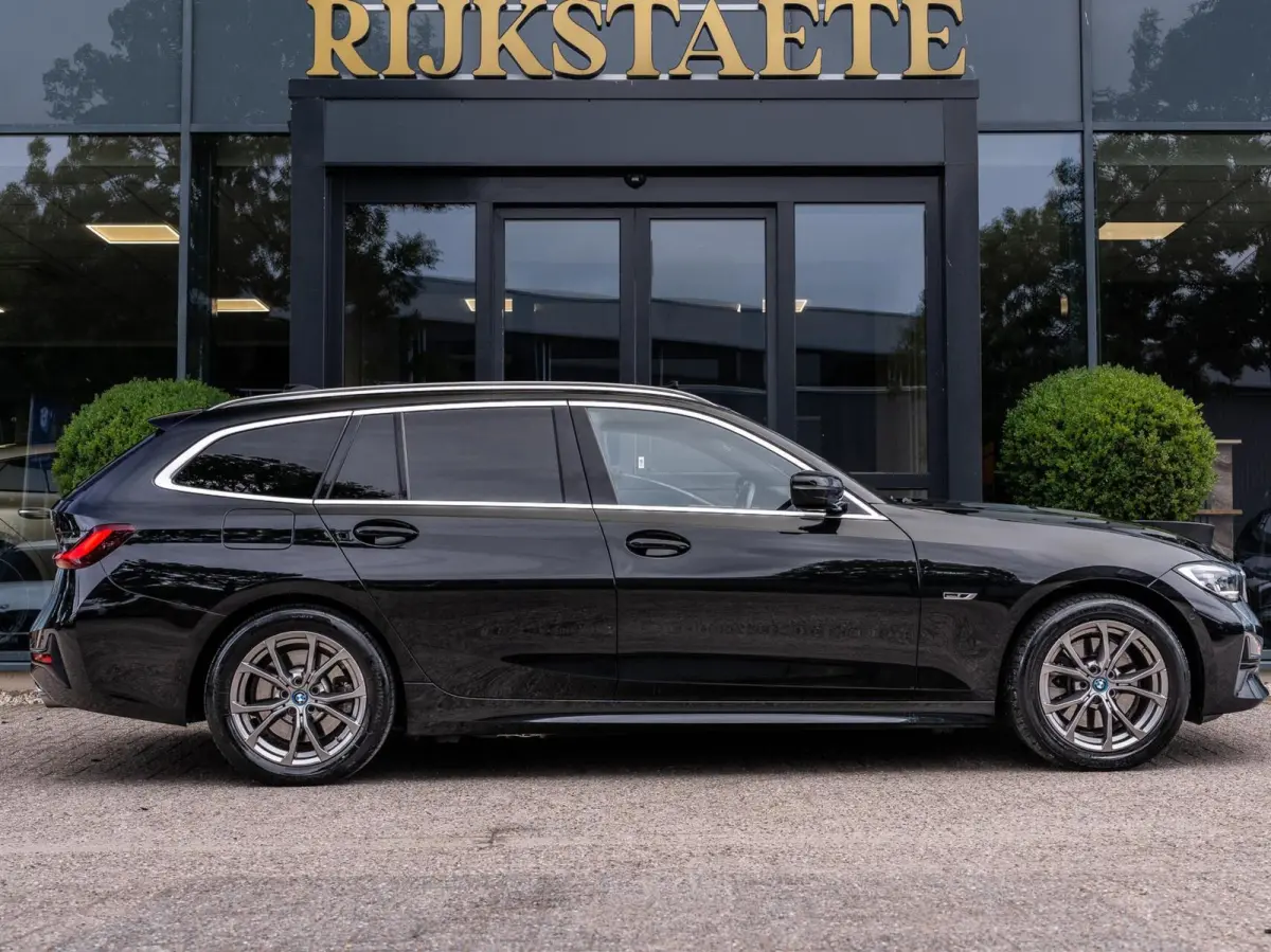 320e xDrive|PANO|SFEER|CAMERA|ACC|17''