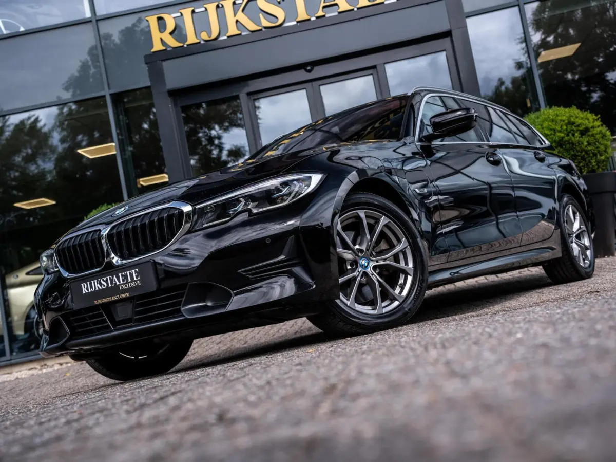320e xDrive|PANO|SFEER|CAMERA|ACC|17''