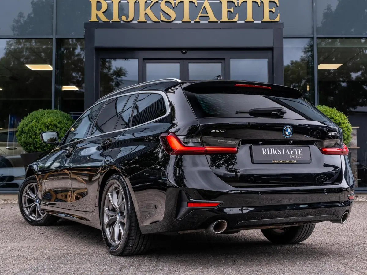 320e xDrive|PANO|SFEER|CAMERA|ACC|17''