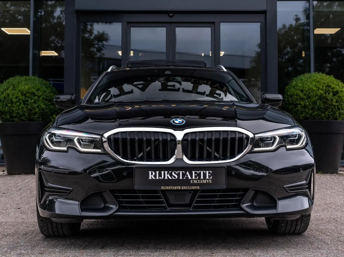 320e xDrive|PANO|SFEER|CAMERA|ACC|17''