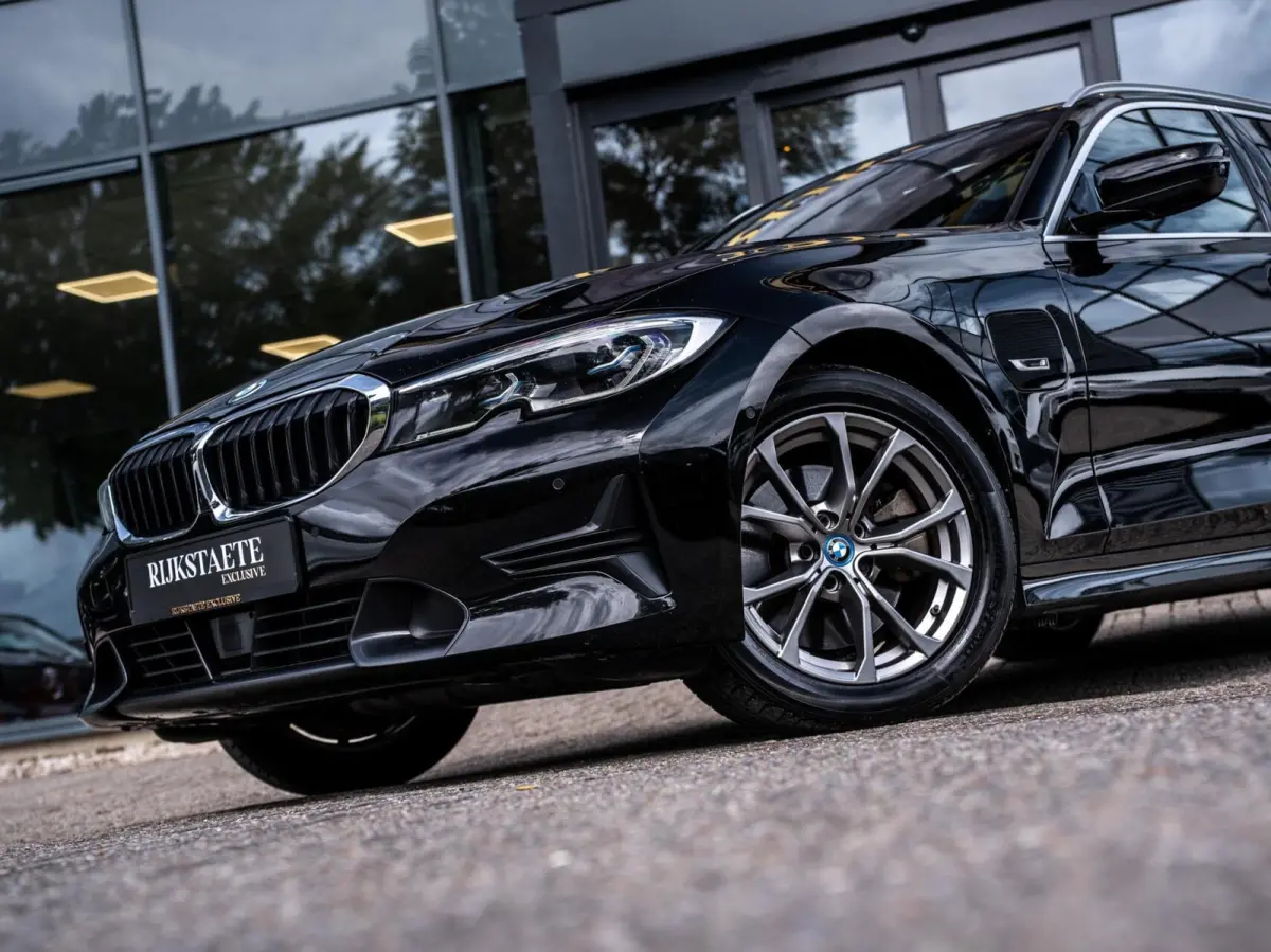 320e xDrive|PANO|SFEER|CAMERA|ACC|17''
