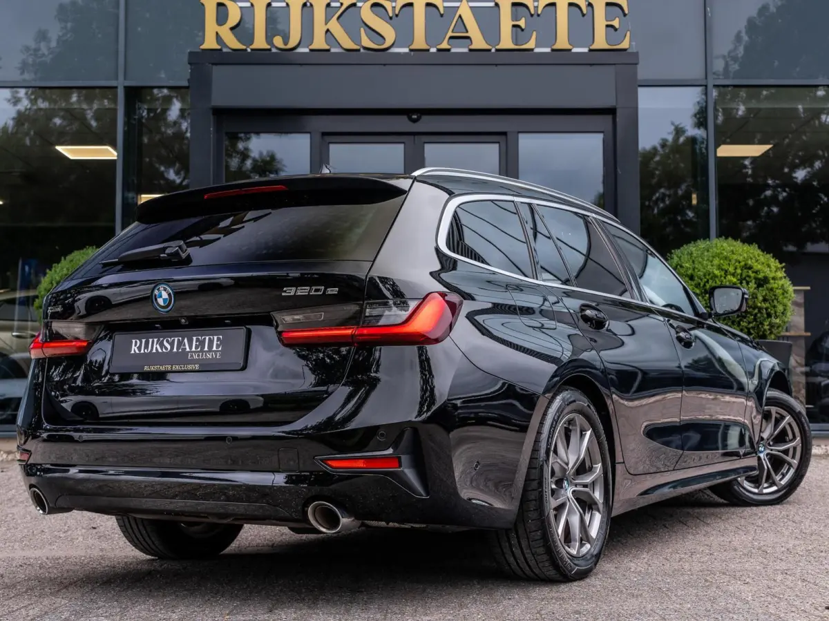 320e xDrive|PANO|SFEER|CAMERA|ACC|17''