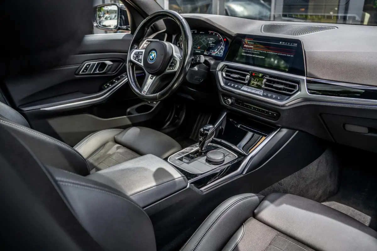 320e xDrive|PANO|SFEER|CAMERA|ACC|17''