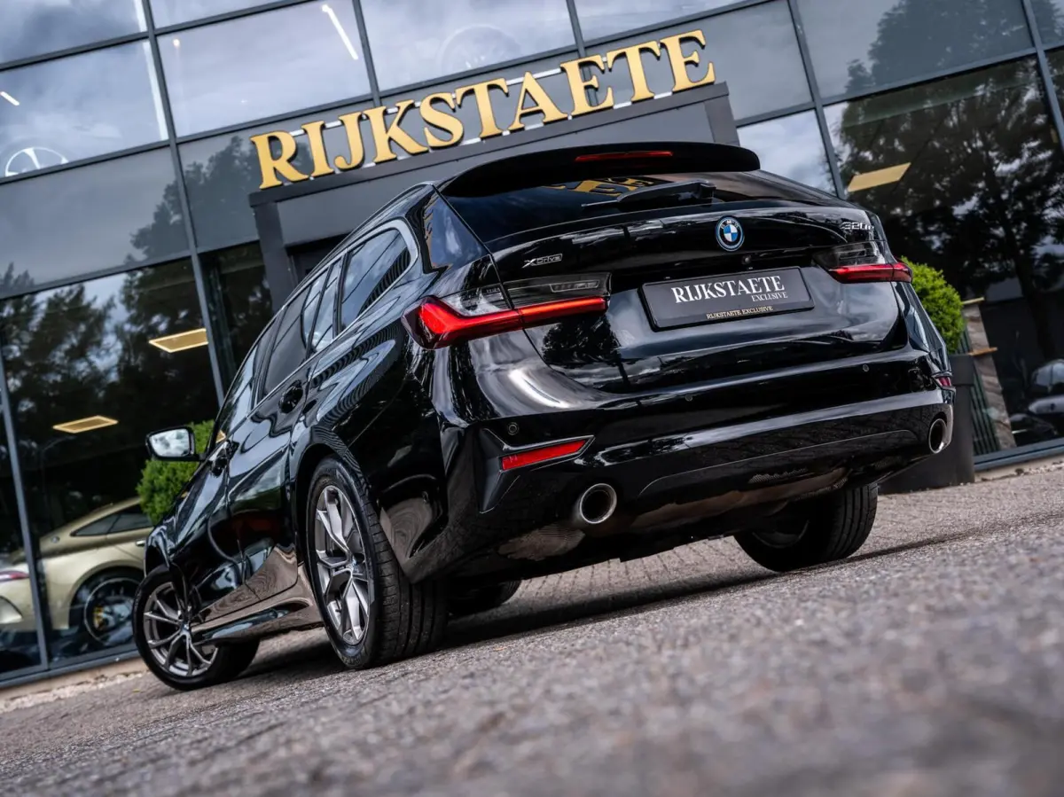 320e xDrive|PANO|SFEER|CAMERA|ACC|17''