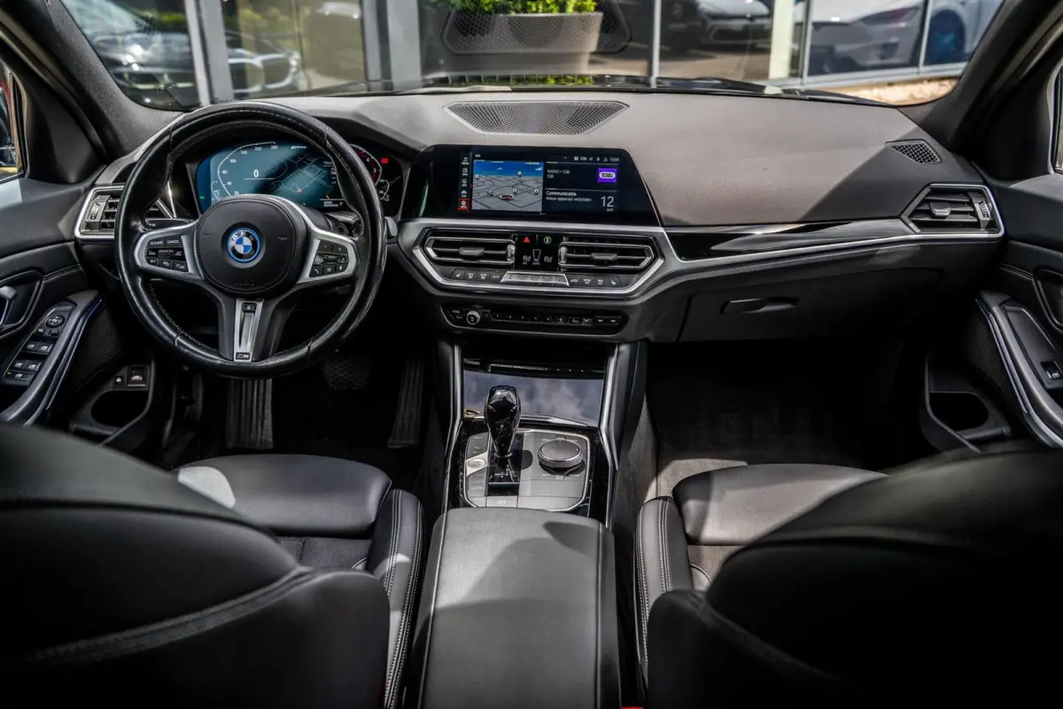 320e xDrive|PANO|SFEER|CAMERA|ACC|17''