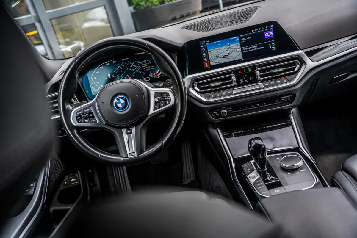320e xDrive|PANO|SFEER|CAMERA|ACC|17''