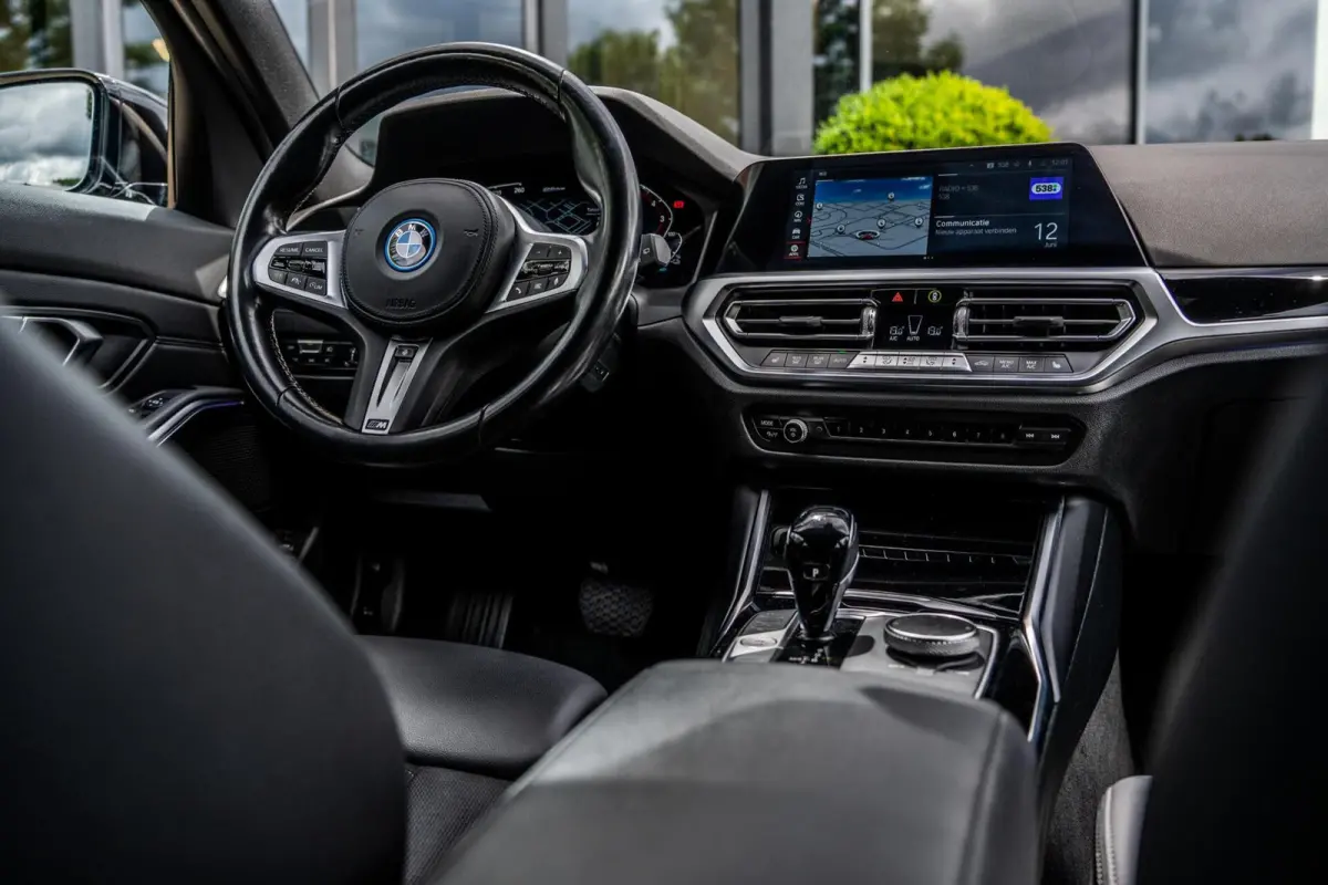 320e xDrive|PANO|SFEER|CAMERA|ACC|17''