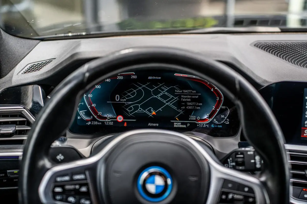320e xDrive|PANO|SFEER|CAMERA|ACC|17''
