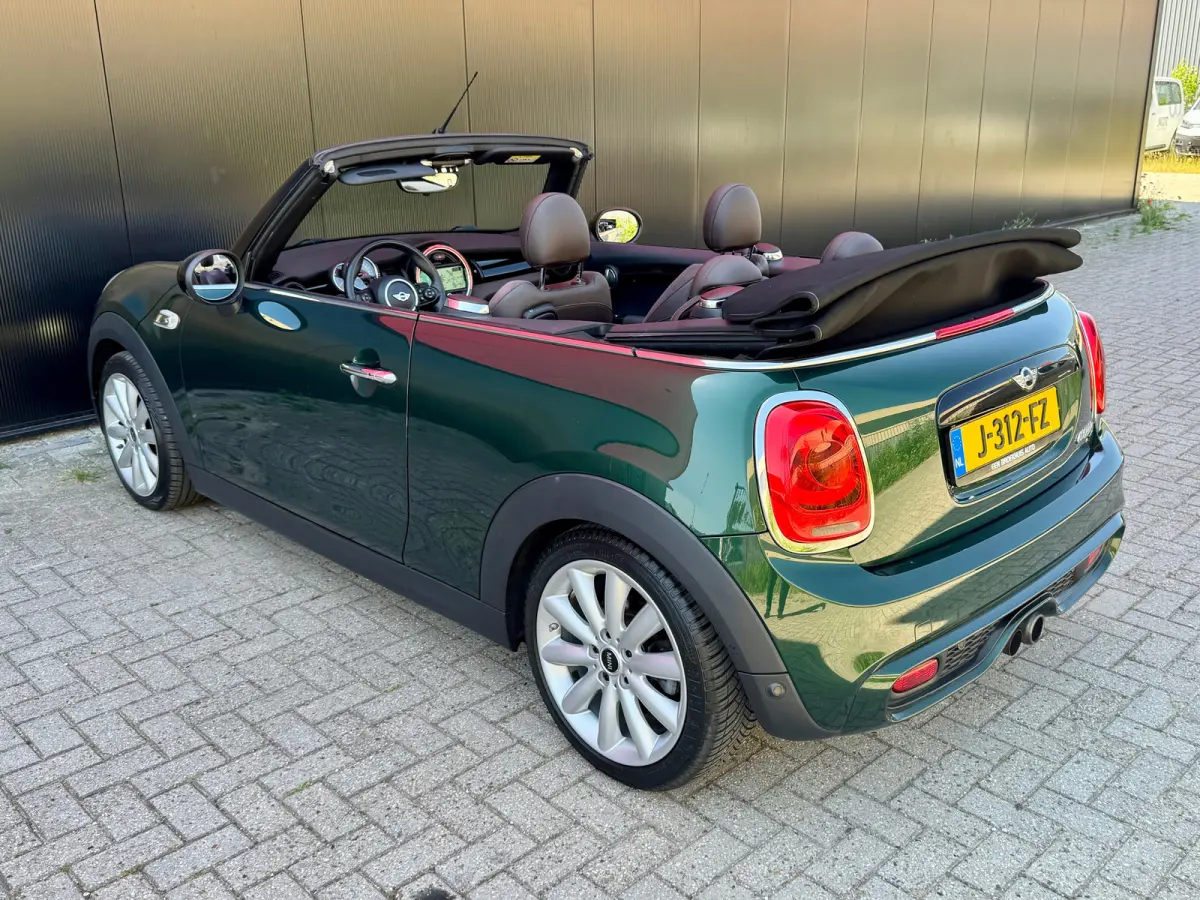 2.0 S Chili Serious Business | Harman/Kardon | LED | Stoel verwarming | Navigatie | | Audio installatie premium | Cruise control | Elektrisch bedienbare kap