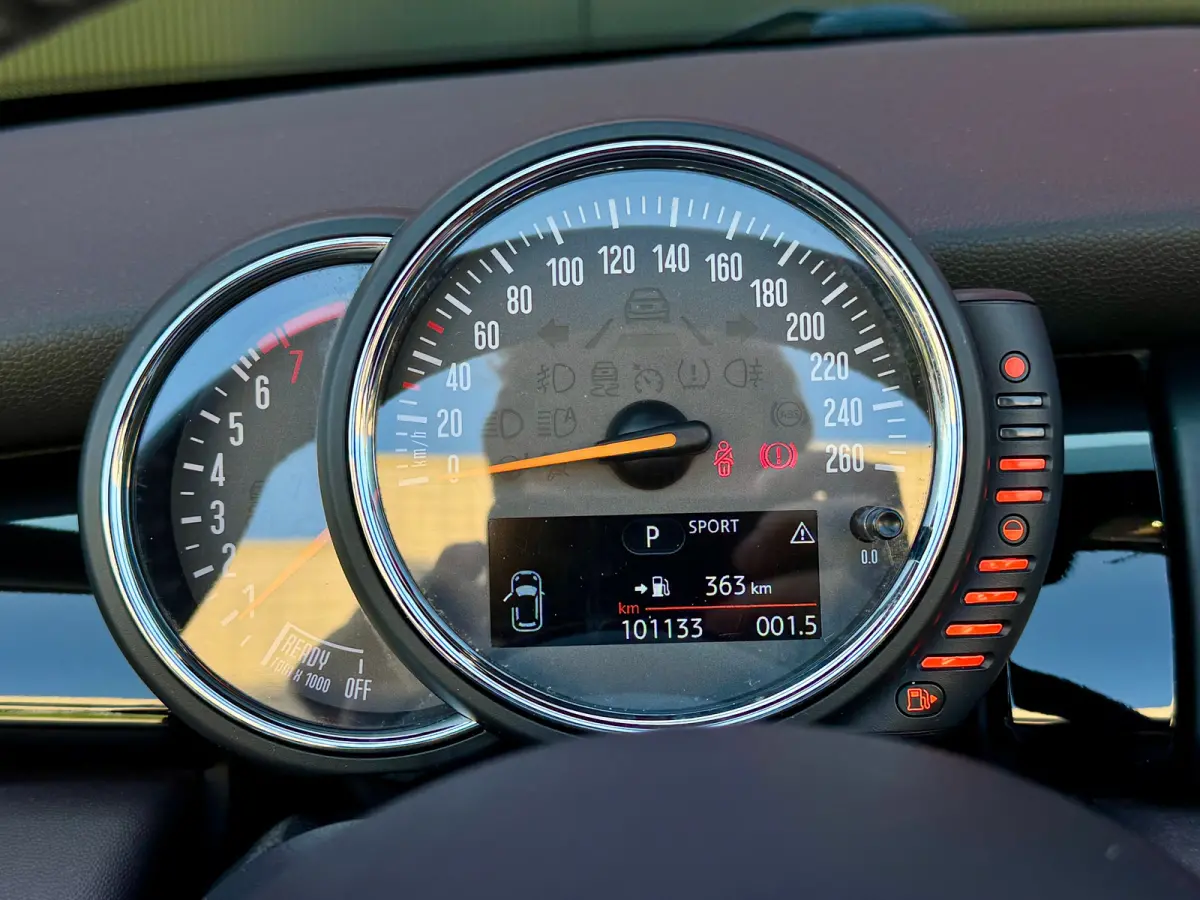 2.0 S Chili Serious Business | Harman/Kardon | LED | Stoel verwarming | Navigatie | | Audio installatie premium | Cruise control | Elektrisch bedienbare kap