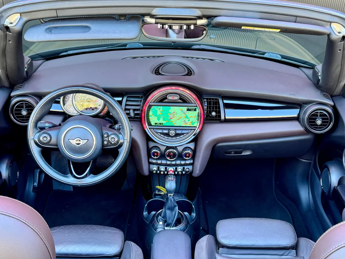 2.0 S Chili Serious Business | Harman/Kardon | LED | Stoel verwarming | Navigatie | | Audio installatie premium | Cruise control | Elektrisch bedienbare kap