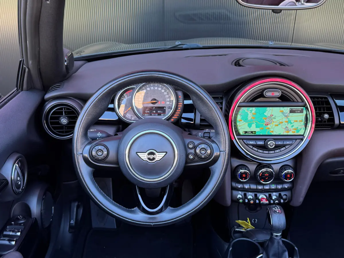 2.0 S Chili Serious Business | Harman/Kardon | LED | Stoel verwarming | Navigatie | | Audio installatie premium | Cruise control | Elektrisch bedienbare kap