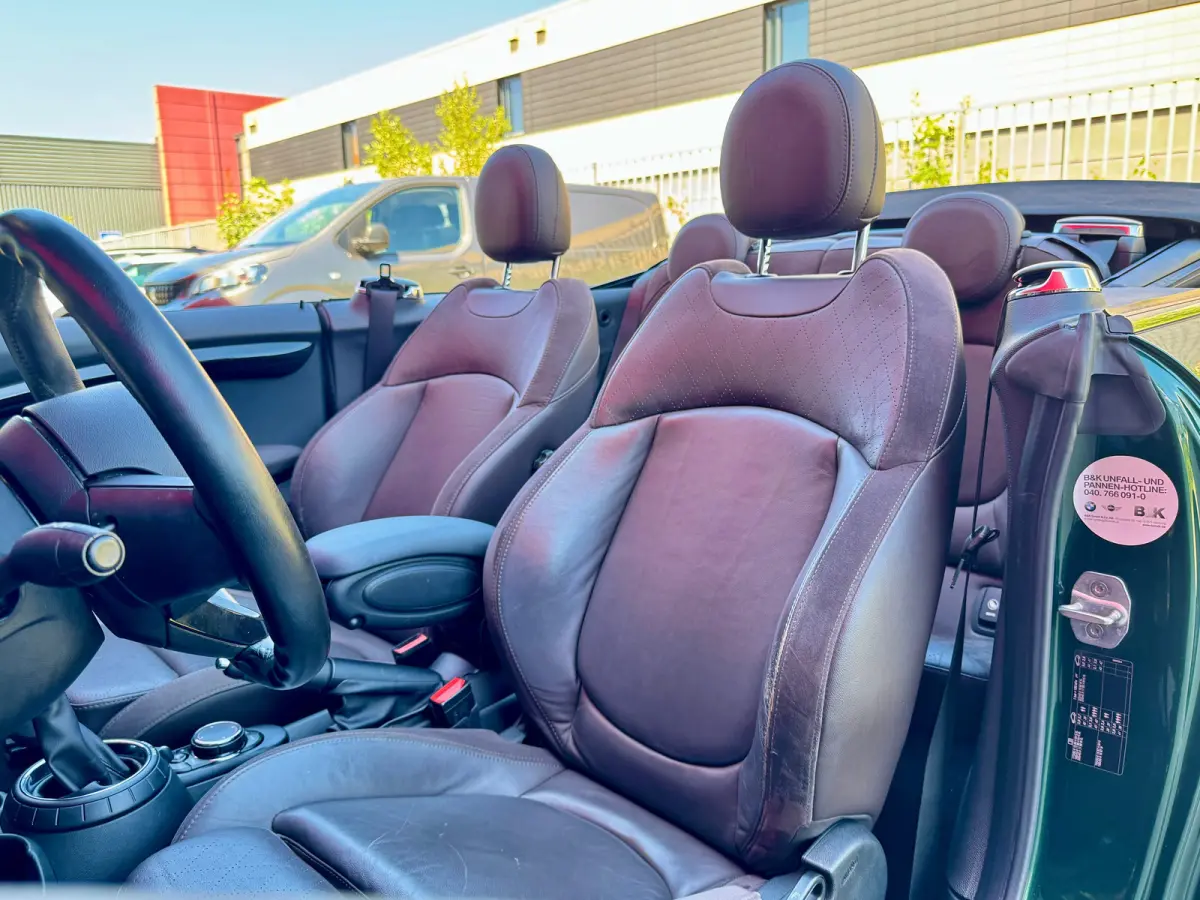 2.0 S Chili Serious Business | Harman/Kardon | LED | Stoel verwarming | Navigatie | | Audio installatie premium | Cruise control | Elektrisch bedienbare kap