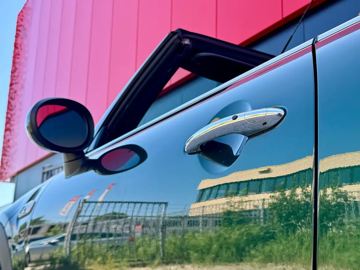 2.0 S Chili Serious Business | Harman/Kardon | LED | Stoel verwarming | Navigatie | | Audio installatie premium | Cruise control | Elektrisch bedienbare kap