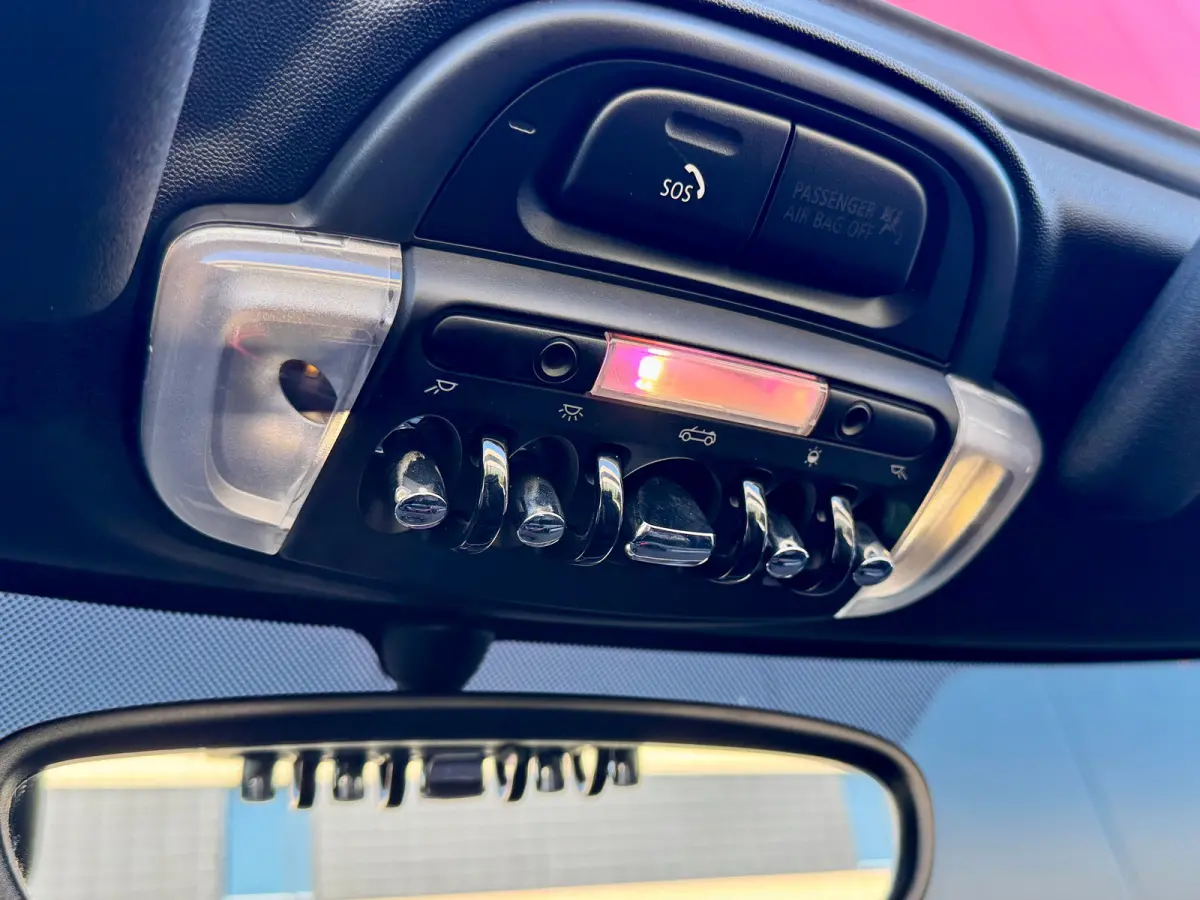2.0 S Chili Serious Business | Harman/Kardon | LED | Stoel verwarming | Navigatie | | Audio installatie premium | Cruise control | Elektrisch bedienbare kap