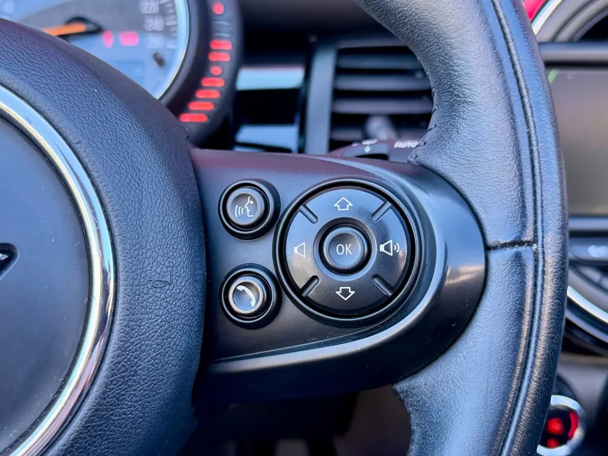 2.0 S Chili Serious Business | Harman/Kardon | LED | Stoel verwarming | Navigatie | | Audio installatie premium | Cruise control | Elektrisch bedienbare kap