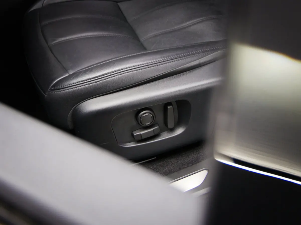 1.5 P300e AWD R-Dynamic HSE (PANO, ADAPTIVE CRUISE, MERIDIAN-AUDIO, DODEHOEKDETECTOR, APPLE CARPLAY)
