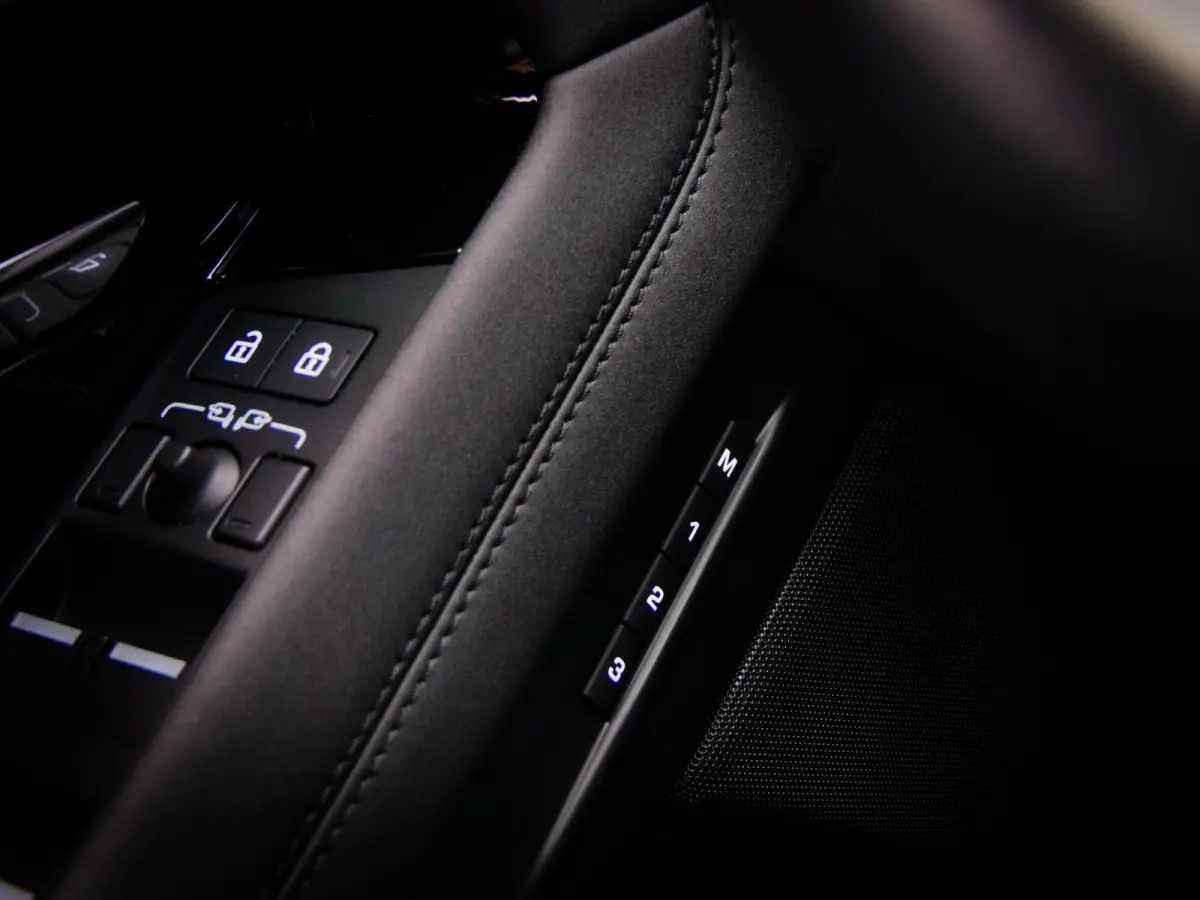 1.5 P300e AWD R-Dynamic HSE (PANO, ADAPTIVE CRUISE, MERIDIAN-AUDIO, DODEHOEKDETECTOR, APPLE CARPLAY)