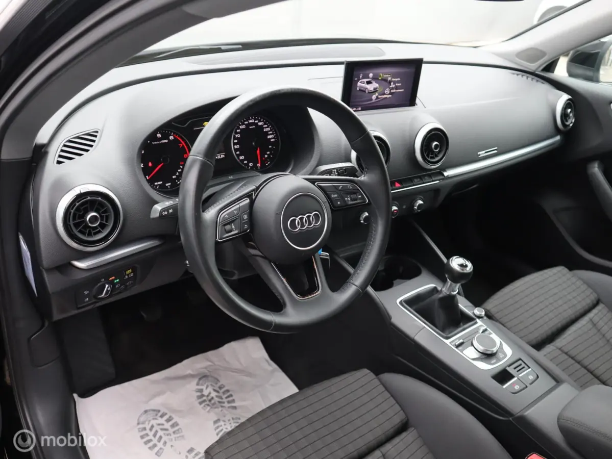 1.0 TFSI LED pdc Airco Cruise Navi 17 inch