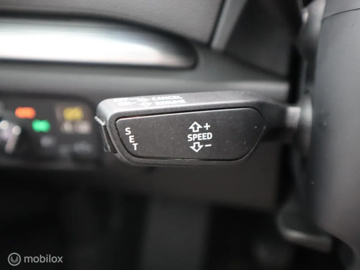 1.0 TFSI LED pdc Airco Cruise Navi 17 inch
