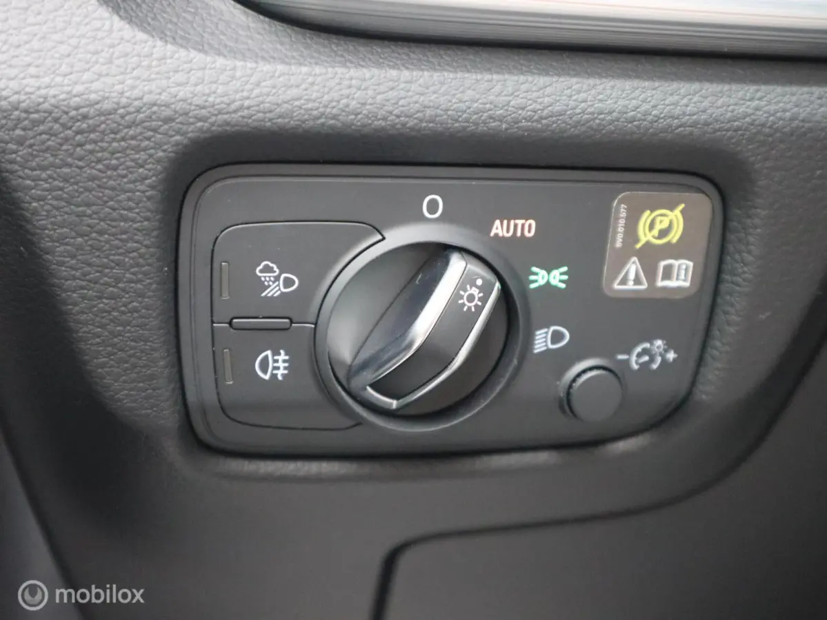 1.0 TFSI LED pdc Airco Cruise Navi 17 inch