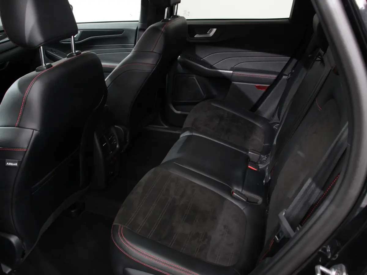 2.5 PHEV ST-Line X Automaat 261pk B&O Climate Control Navigatie Camera Elektrische Achterklep Verwarmbare voorstoelen Parkeersensoren voor & achter Verwarmbare voorruit Lichtmetalen velgen T