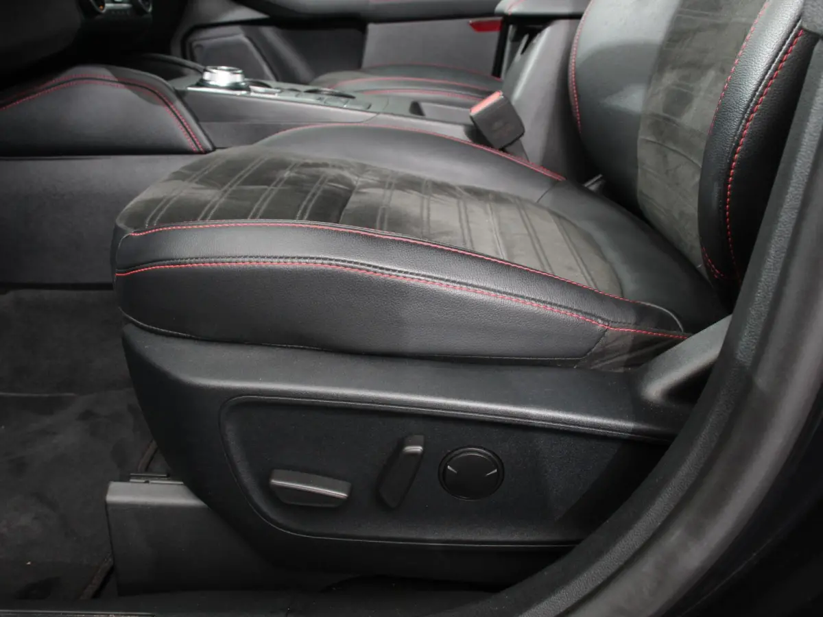 2.5 PHEV ST-Line X Automaat 261pk B&O Climate Control Navigatie Camera Elektrische Achterklep Verwarmbare voorstoelen Parkeersensoren voor & achter Verwarmbare voorruit Lichtmetalen velgen T