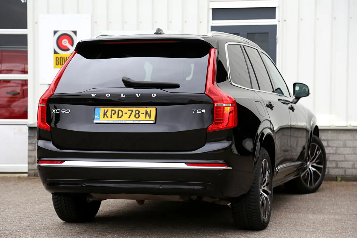 2.0 T8 Recharge AWD Core Bright Longe Range*Perfect Volvo Onderh.*Pilot ass./ACC/Elek. Trekhaak/Leder/Stoelverw.V+A/Stuurverw./Apple Carplay-Android/H&K/Dodehoek/Full LED/Camera/Parkeersens.