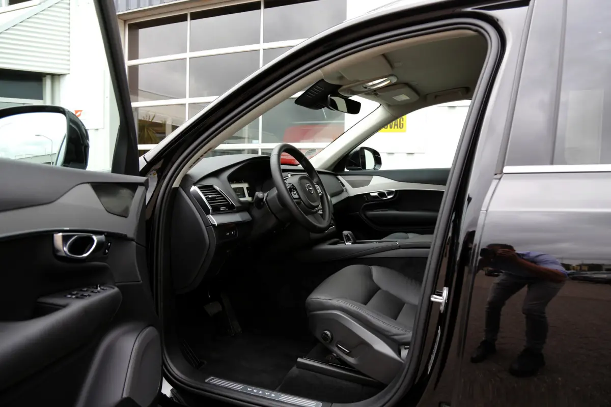 2.0 T8 Recharge AWD Core Bright Longe Range*Perfect Volvo Onderh.*Pilot ass./ACC/Elek. Trekhaak/Leder/Stoelverw.V+A/Stuurverw./Apple Carplay-Android/H&K/Dodehoek/Full LED/Camera/Parkeersens.