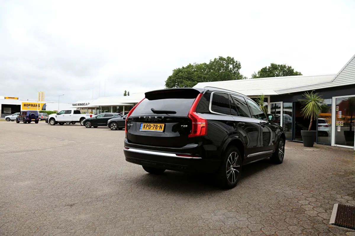 2.0 T8 Recharge AWD Core Bright Longe Range*Perfect Volvo Onderh.*Pilot ass./ACC/Elek. Trekhaak/Leder/Stoelverw.V+A/Stuurverw./Apple Carplay-Android/H&K/Dodehoek/Full LED/Camera/Parkeersens.
